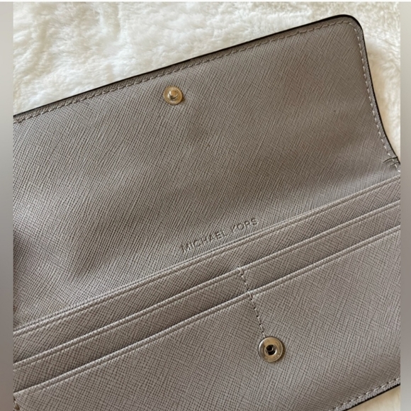 Michael Kors Wallet - Picture 1 of 3